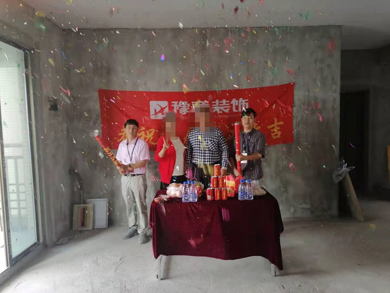 恭祝龍華云錦徐總愛家開工大吉！！