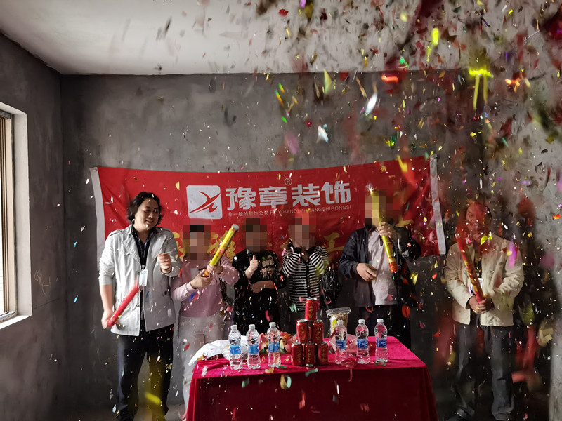 恭祝龍華云錦盛女士愛家開工大吉！！