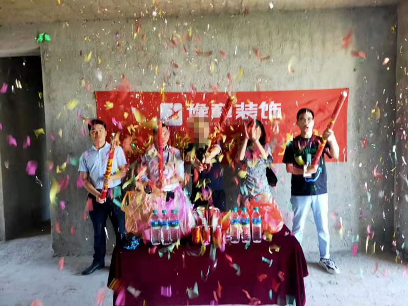 恭祝翠湖小區(qū)湯總愛家開工大吉??！